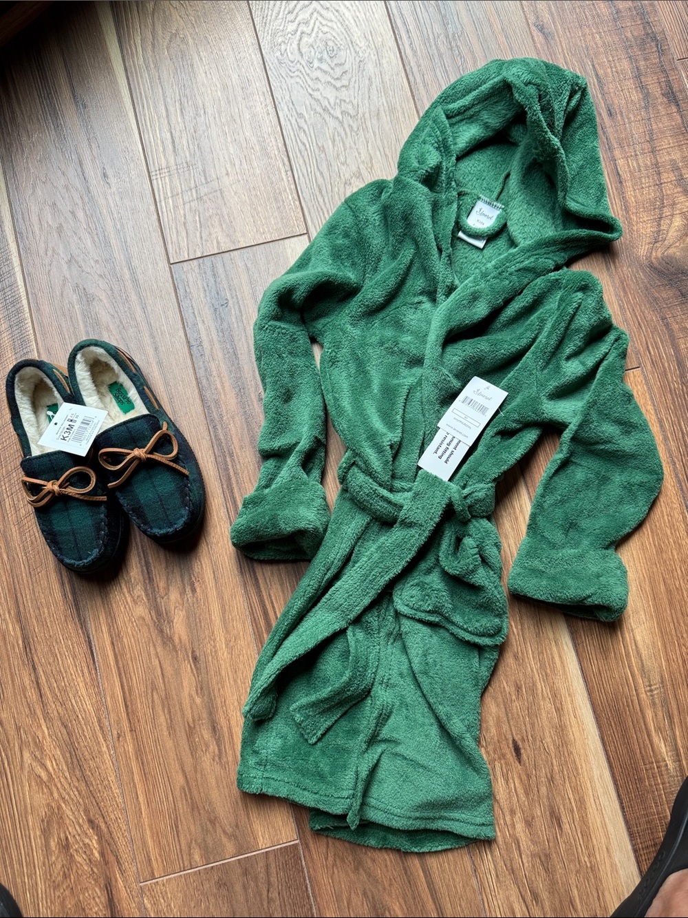 NWT Cozy Hooded Kids Robe in Forest Green Size 6 With Bass Pro Slippers